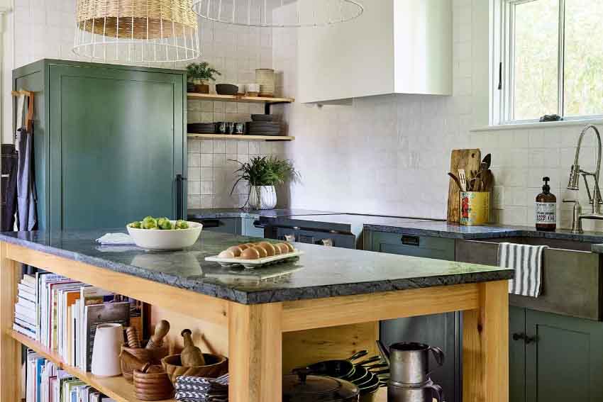 Two-Tone Lacquered Glass Kitchen Design Idea